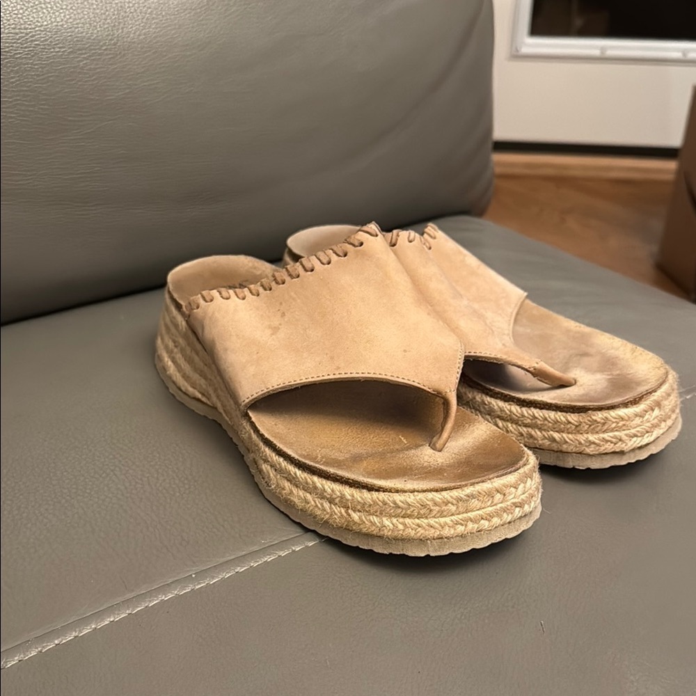 Elena Solano tan leather thong espadrille size 8?